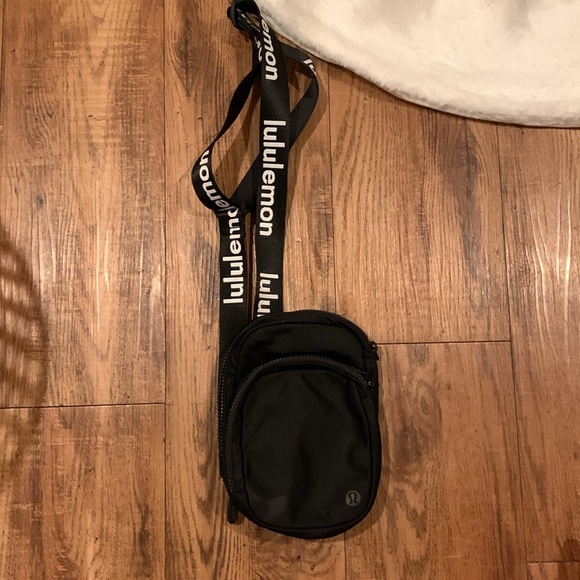 Lululemon crossbody - Picture 2 of 7